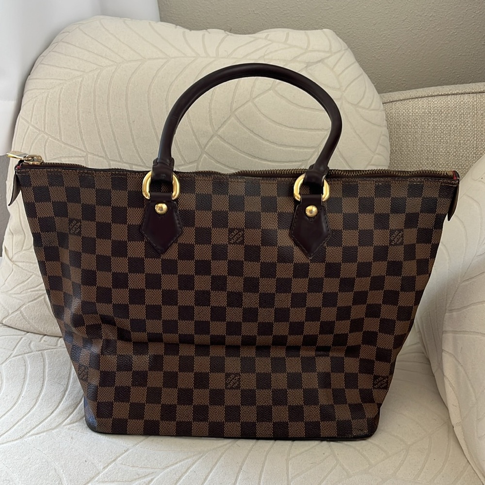 Louis Vuitton
Saleya Handbag Damier MM